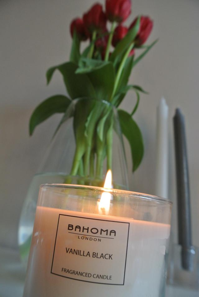 Bahoma Vanilla Black scented candle