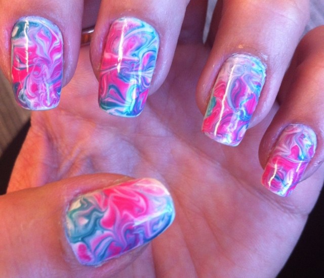 pink and blue marble effect nails - somanylovelythings