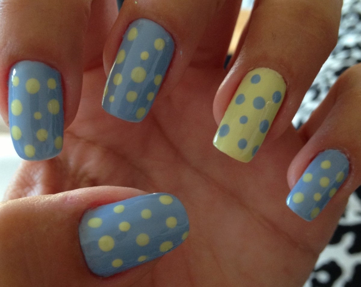 blue and yellow spotty nails - somanylovelythings