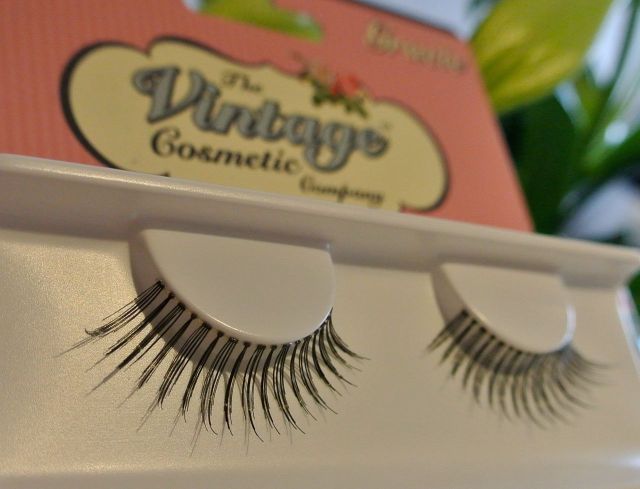 the vintage cosmetic company gracie lashes - somanylovelythings