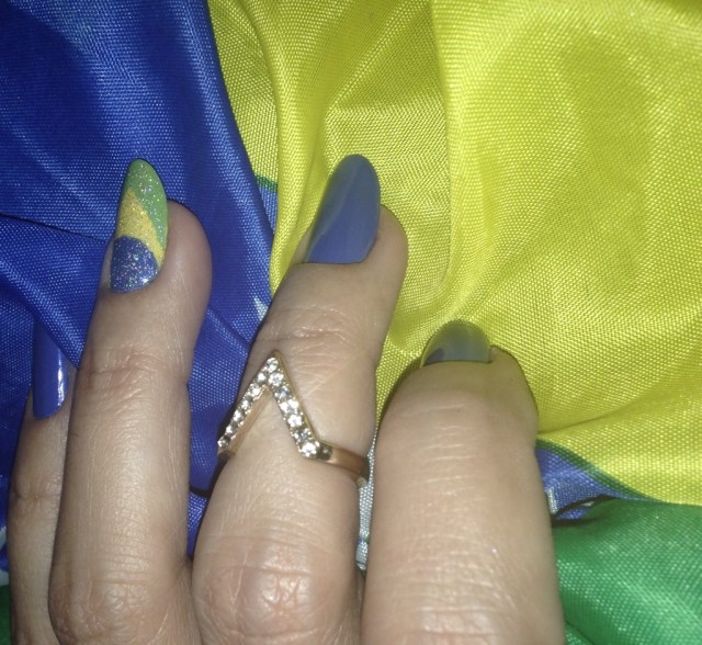 brazil flag nails - somanylovelythings