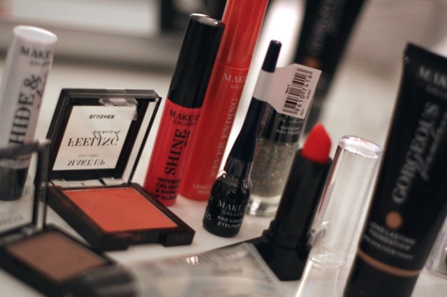 makeup gallery - poundland