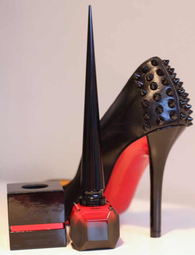rouge louboutin nails
