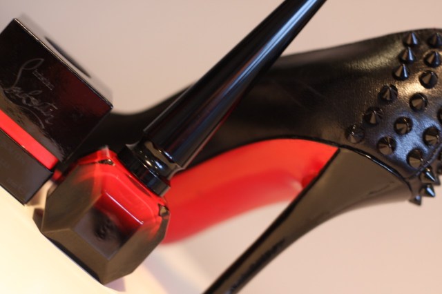rouge louboutin nails