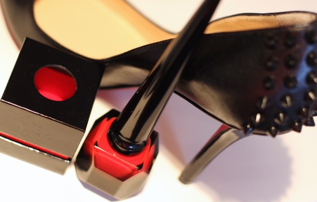 rouge louboutin nails