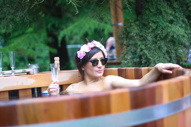 bathing under the sky outdoor spa - somanylovelythings