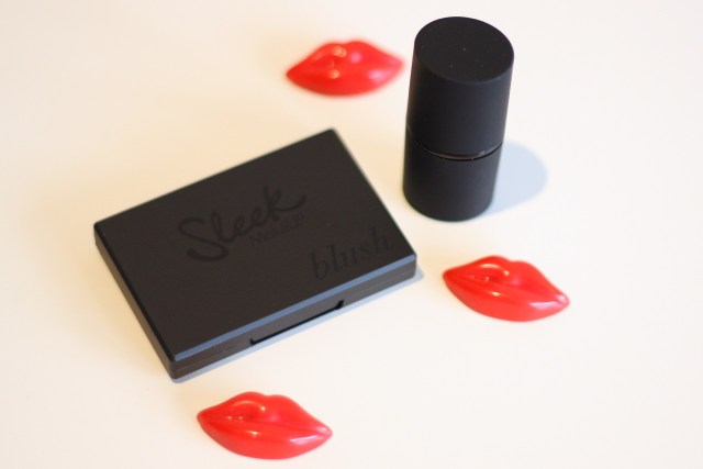 sleek makeup - lipstick and blusher