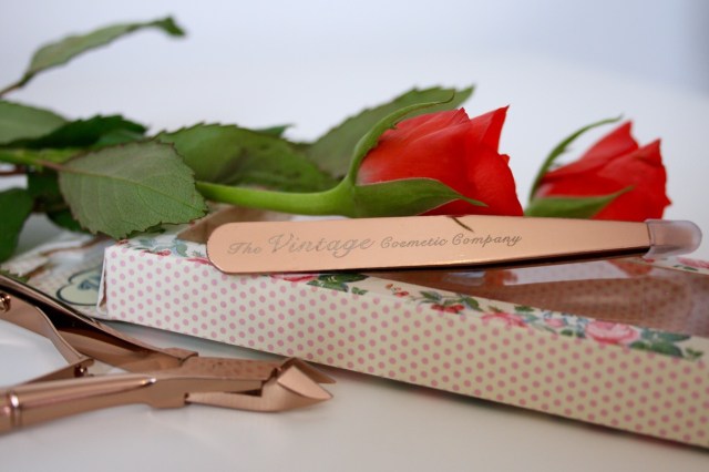 the-vintage-cosmetic-company-rose-gold-slanted-tweezers-review - 1
