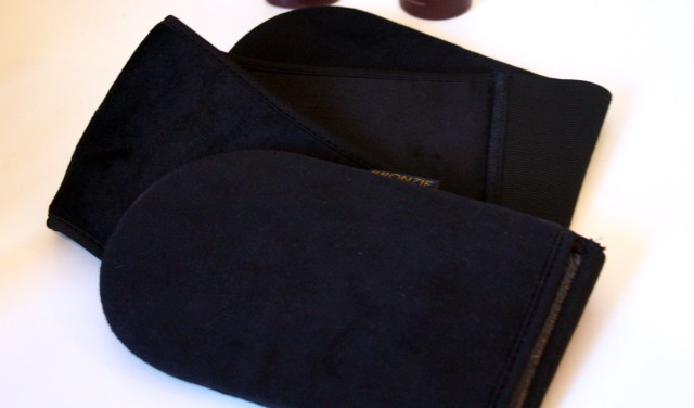 bronzie-tanning-mitt-1