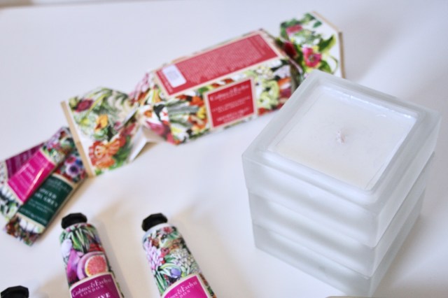 crabtree-evelyn-rose-pineapple-review-5