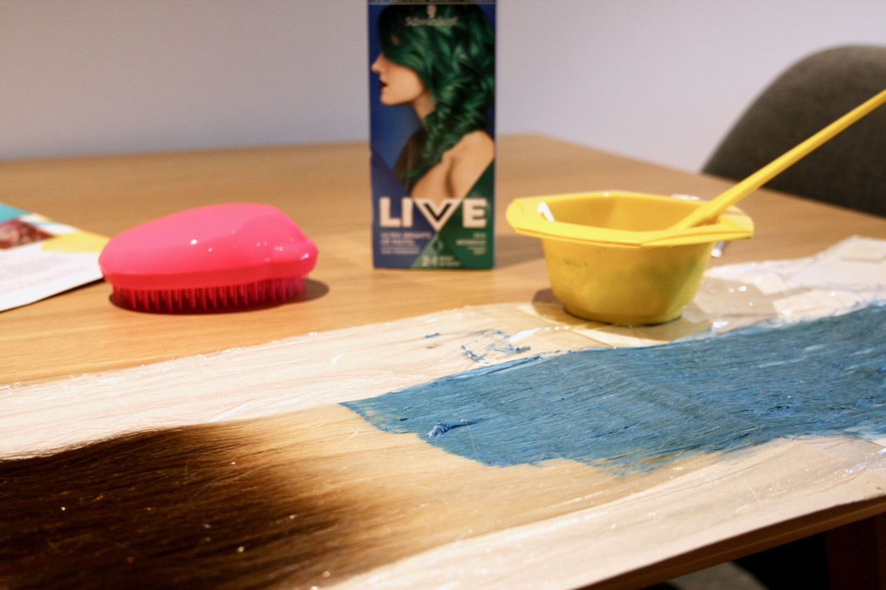 Mermaid hair: DIY hair extension colouring | So Many Lovely Things